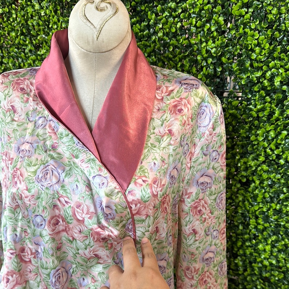 Floral Satin Robe with Pink Trim 3/20/26 - Picture 14 of 17